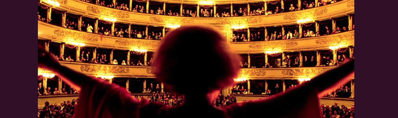 An opera singer before the audience at La Scala